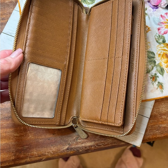 Michael Kors Jet Set Travel Brown Saffiano Leather continental zip aroundWallet - Picture 7 of 12